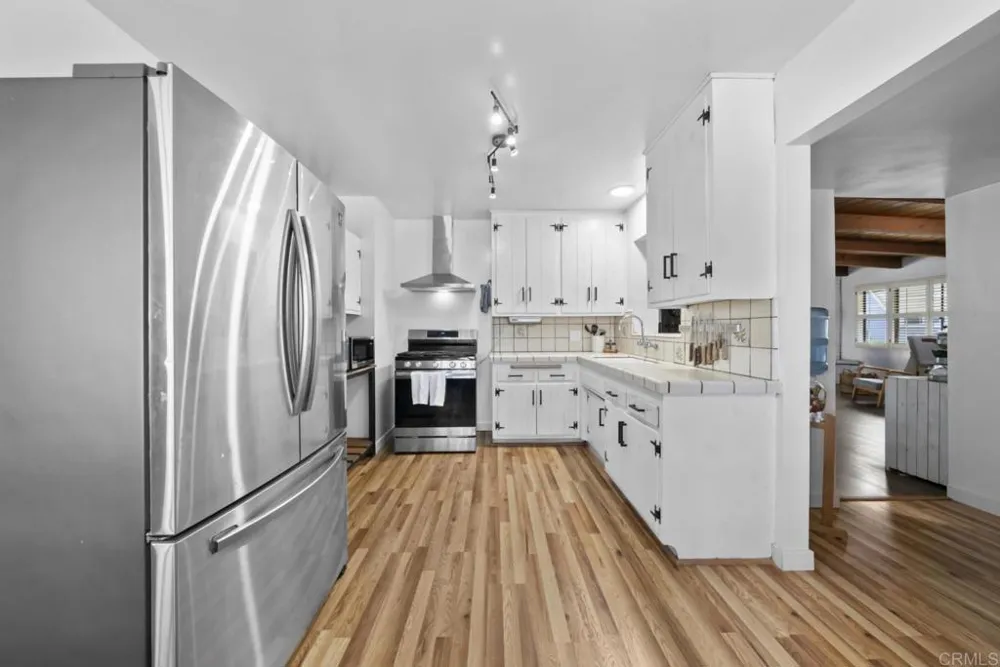 3002 E 11th Street National City, CA 91950