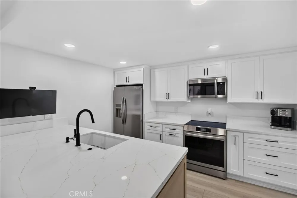 43 Cresta Verde Rolling Hills Estates, CA 90274
