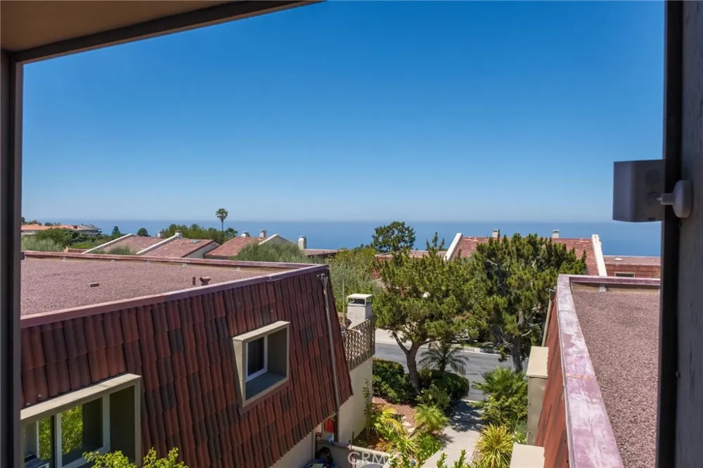 43 Cresta Verde Rolling Hills Estates, CA 90274