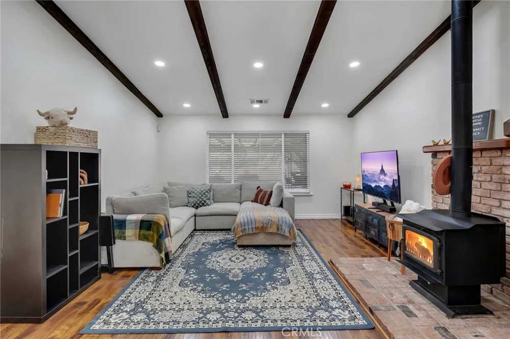 3583 Smoke Tree Phelan, CA 92371