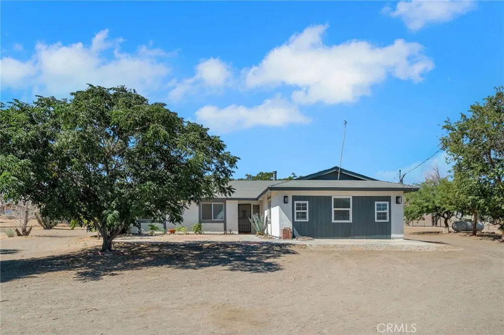 3583 Smoke Tree Phelan, CA 92371