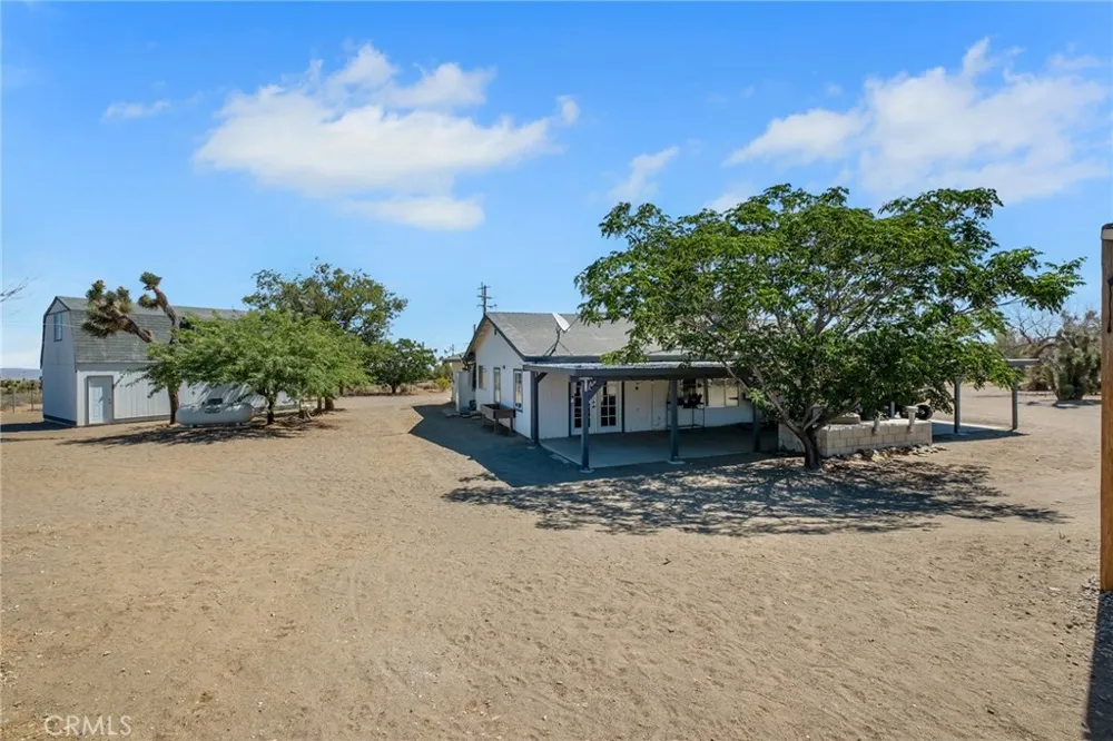 3583 Smoke Tree Phelan, CA 92371
