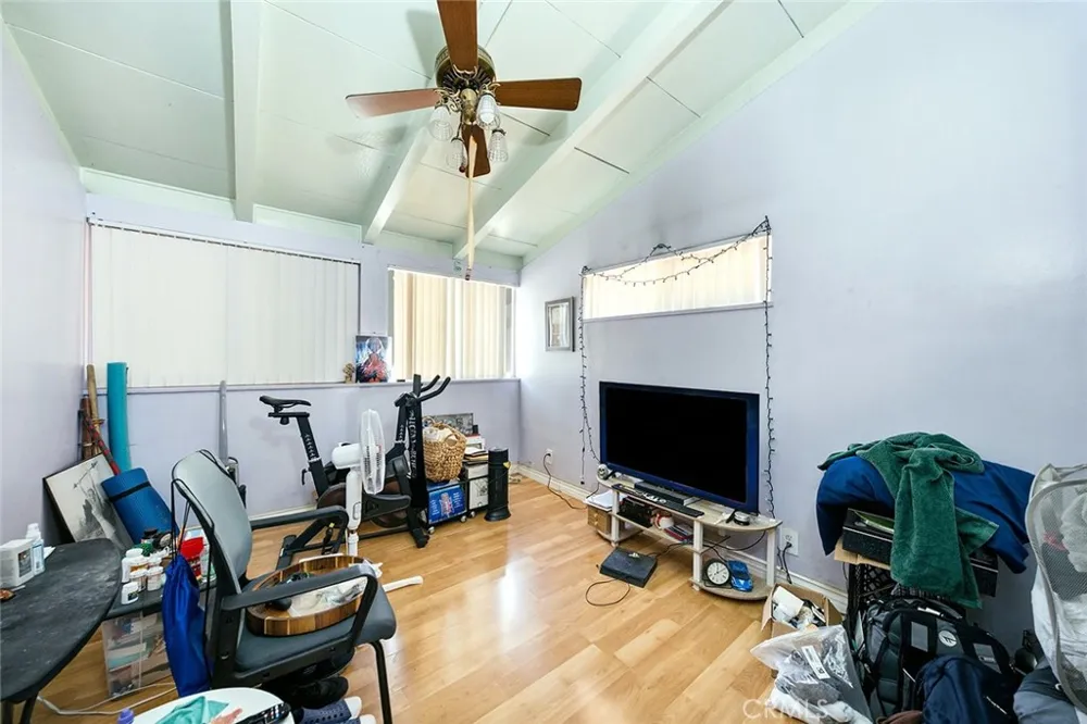 12082 Janette Garden Grove, CA 92840