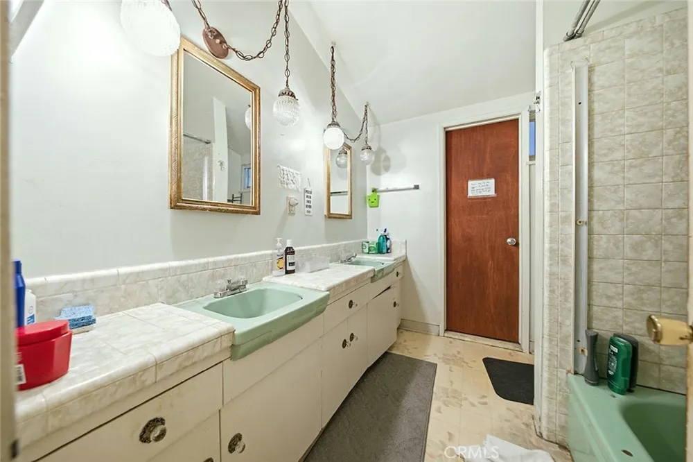 12082 Janette Garden Grove, CA 92840