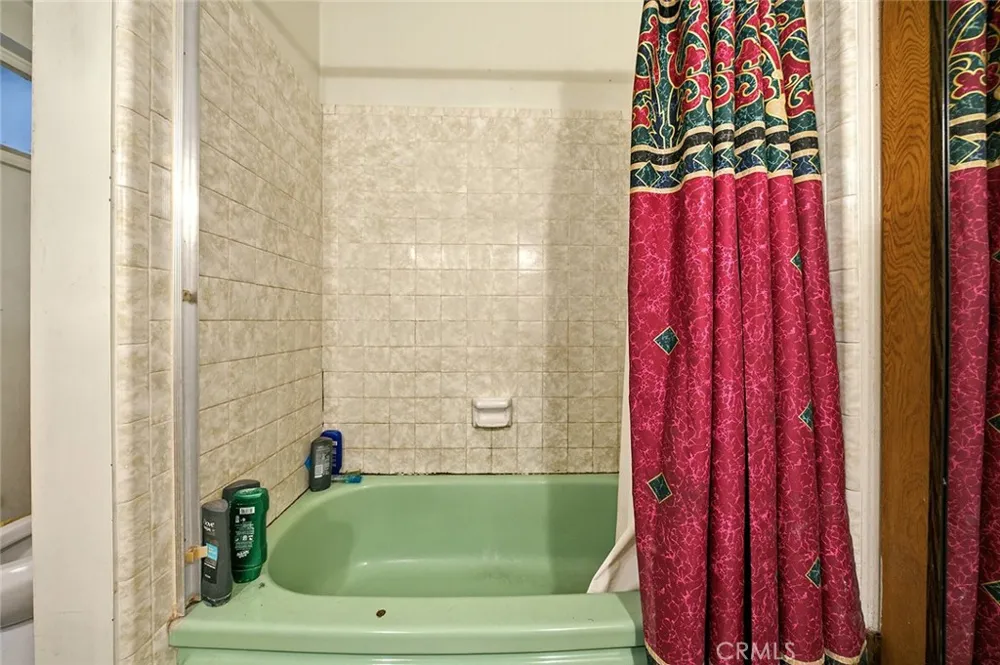 12082 Janette Garden Grove, CA 92840