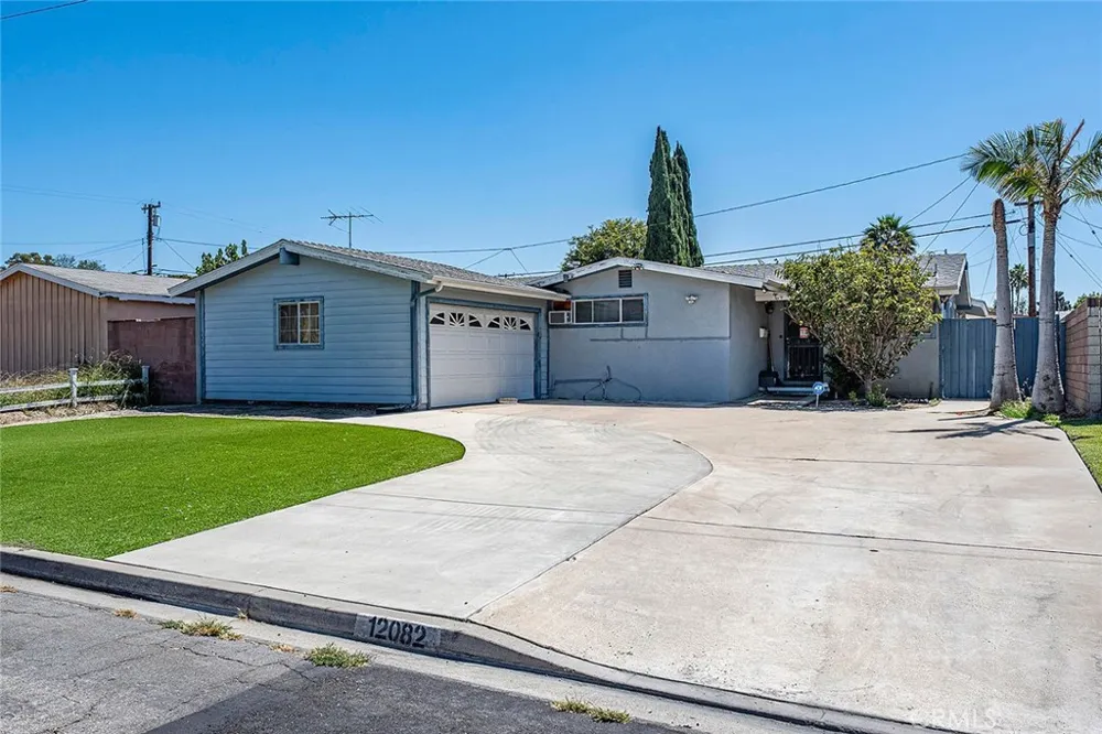 12082 Janette Garden Grove, CA 92840