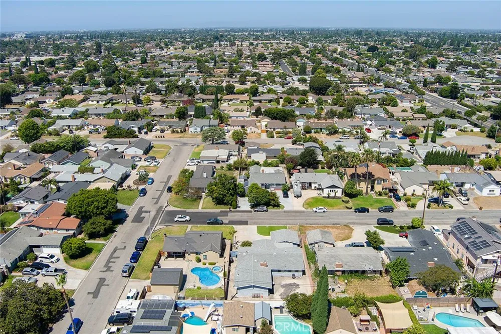 12082 Janette Garden Grove, CA 92840