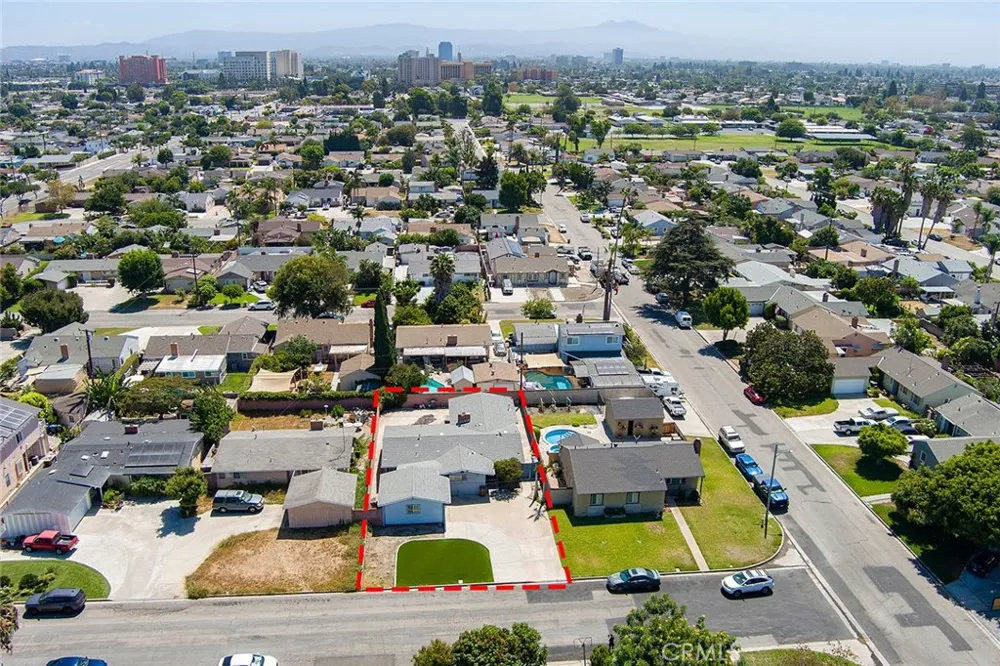 12082 Janette Garden Grove, CA 92840