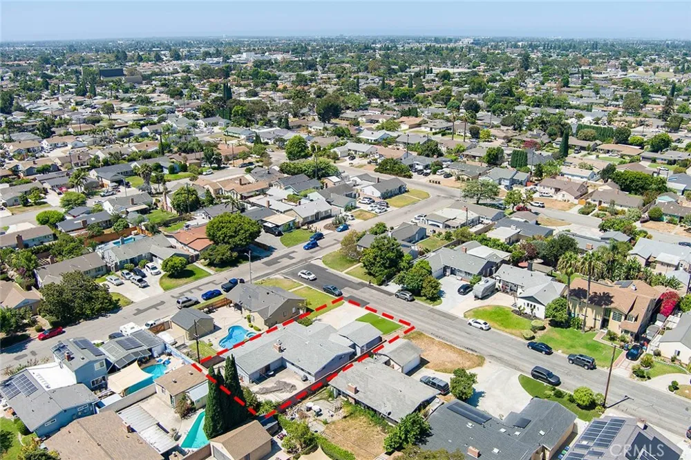 12082 Janette Garden Grove, CA 92840