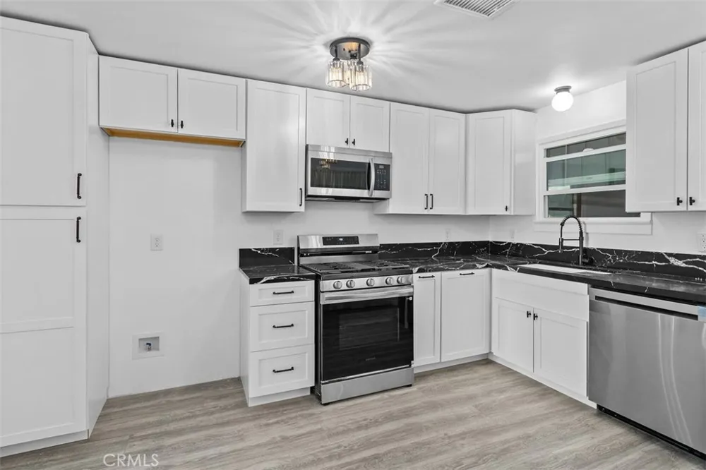 1355 E Olive Street Colton, CA 92324
