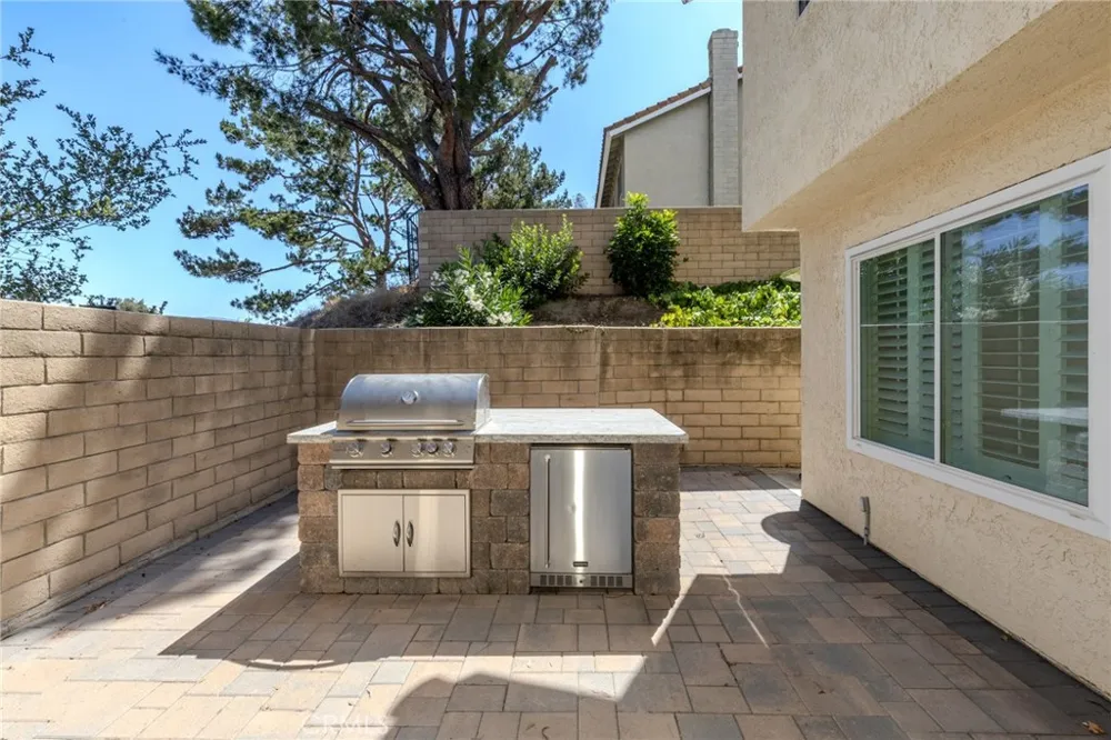 160 Eucalyptus Anaheim Hills, CA 92808