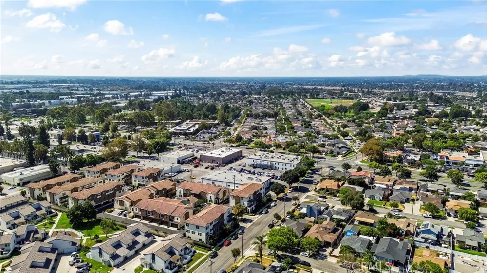9834 Jersey, #11 Santa Fe Springs, CA 90670