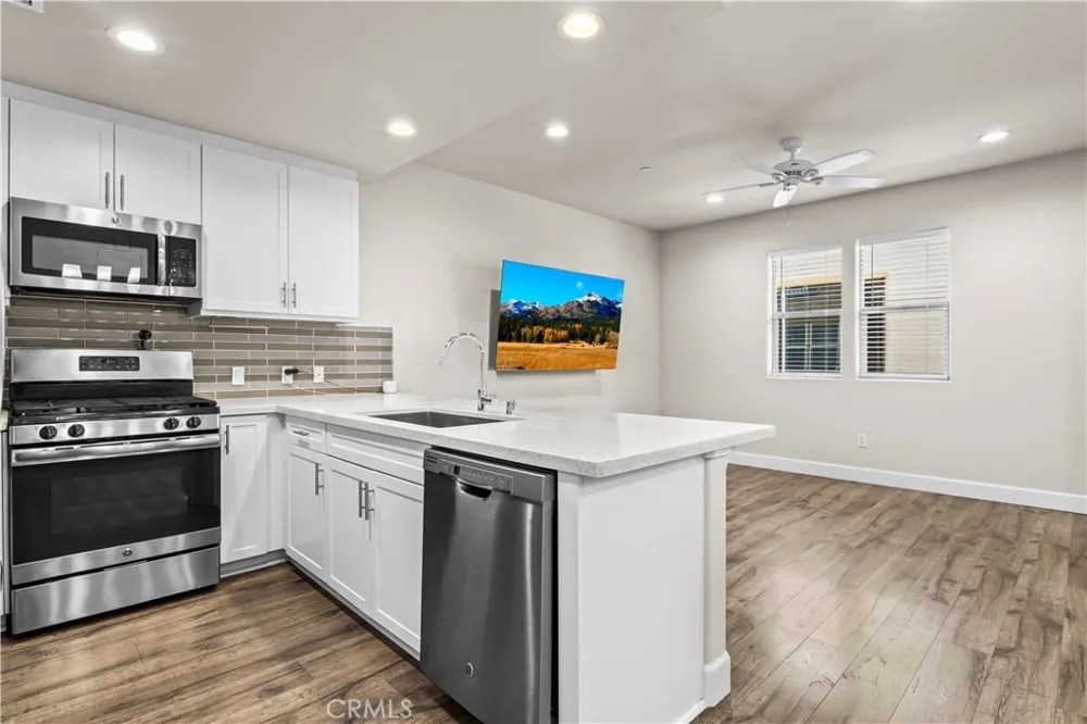 9834 Jersey, #11 Santa Fe Springs, CA 90670