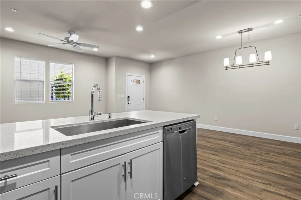 9834 Jersey, #11 Santa Fe Springs, CA 90670