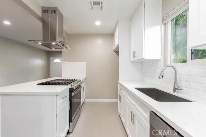 12955 Montague Los Angeles, CA 91331