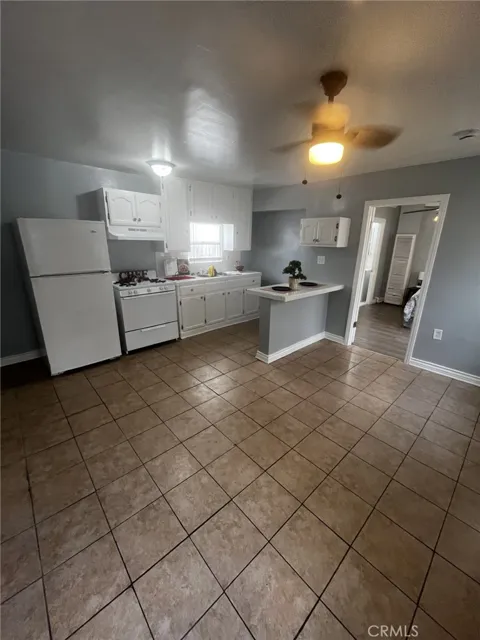 4520 S Normandie