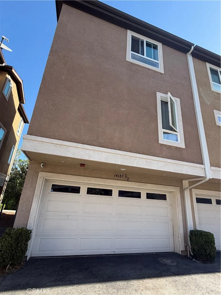 14685 Sherman Van Nuys, CA 91405
