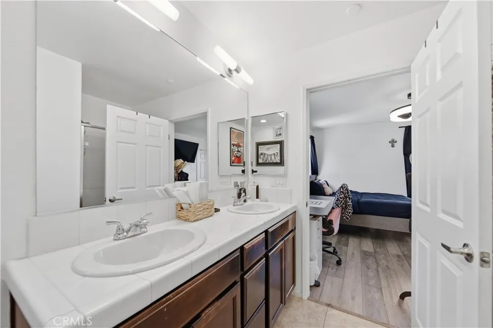 14685 Sherman Van Nuys, CA 91405