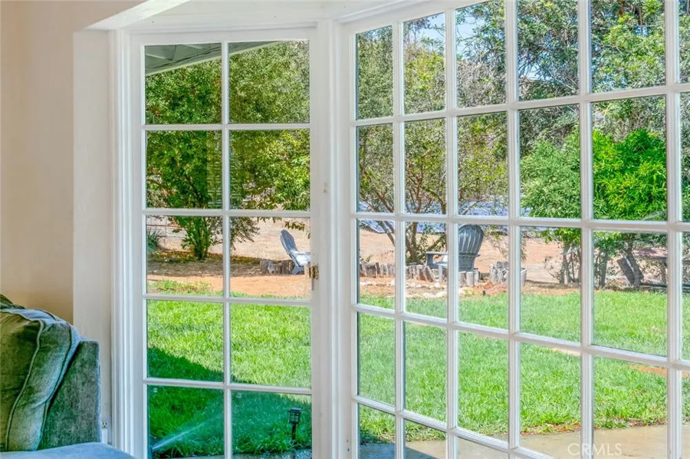 11525 Manzanita Lakeside, CA 92040