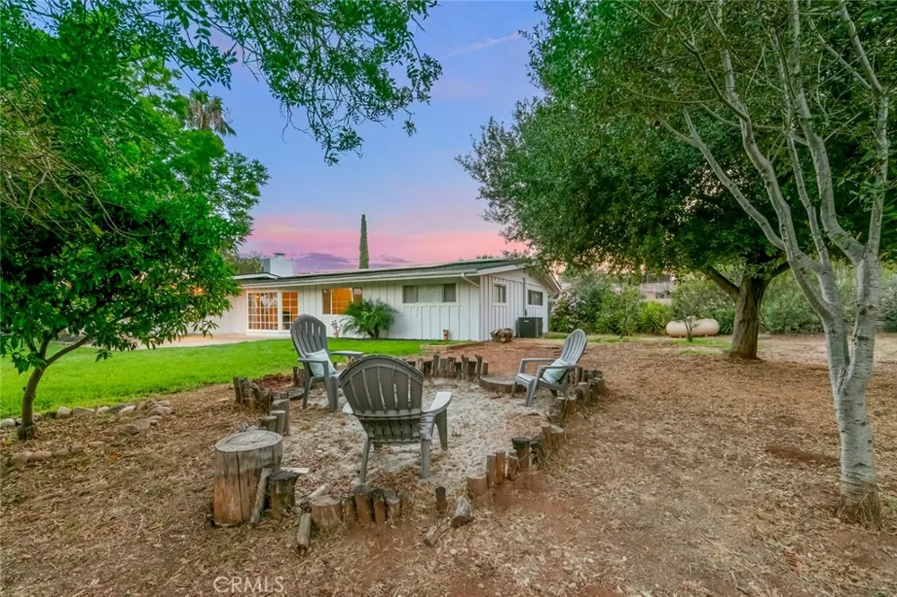 11525 Manzanita Lakeside, CA 92040