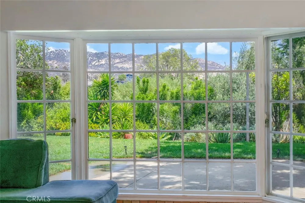11525 Manzanita Lakeside, CA 92040