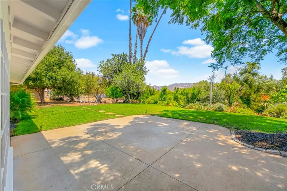 11525 Manzanita Lakeside, CA 92040