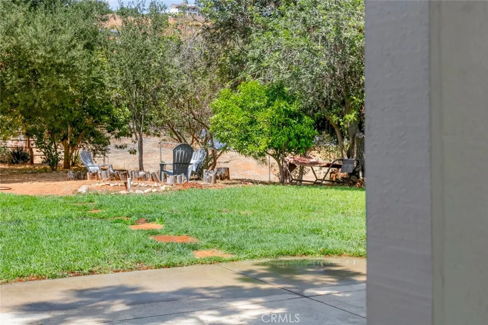 11525 Manzanita Lakeside, CA 92040