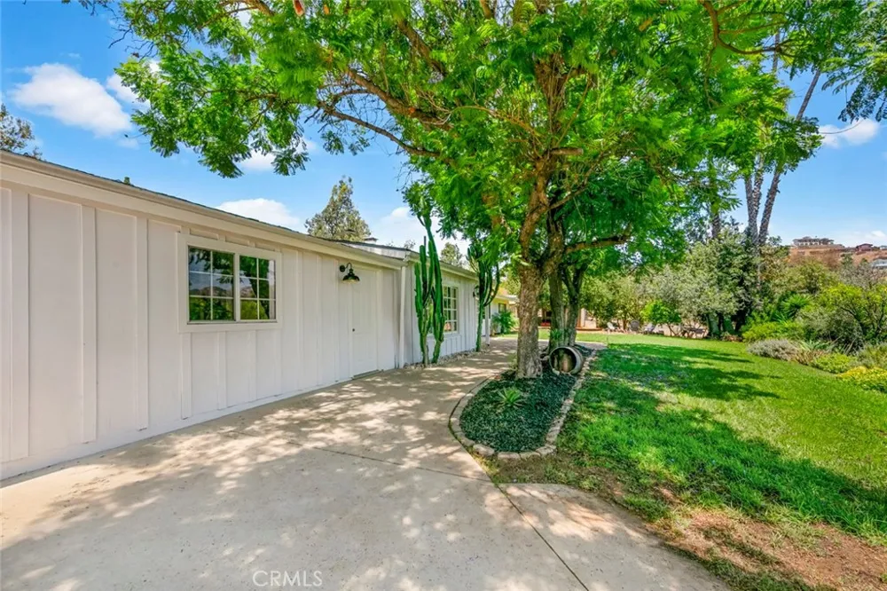 11525 Manzanita Lakeside, CA 92040