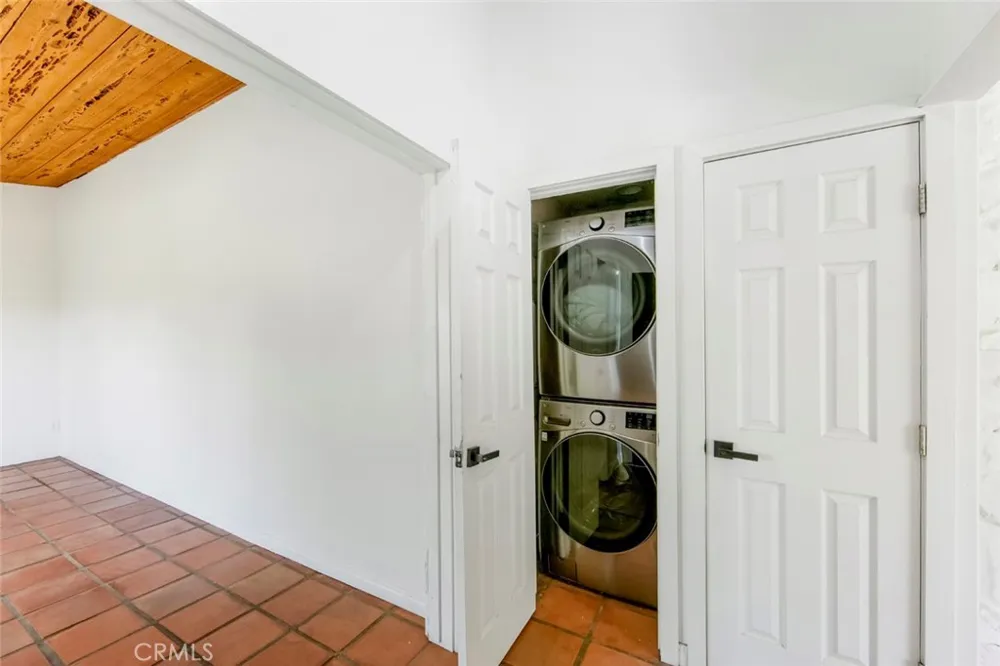 11525 Manzanita Lakeside, CA 92040