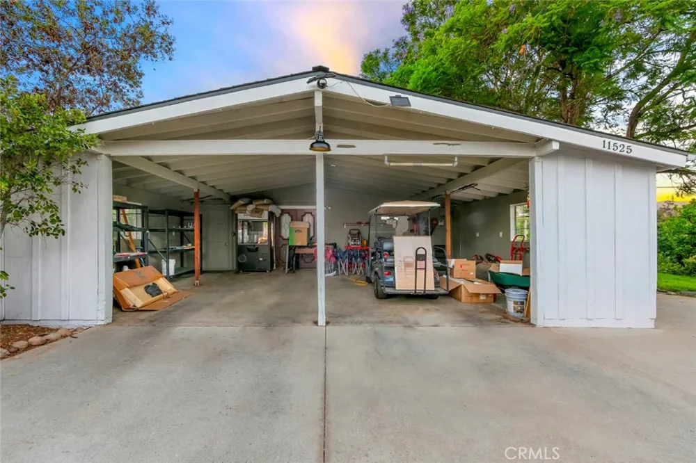 11525 Manzanita Lakeside, CA 92040