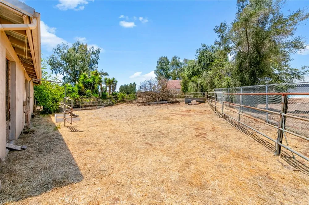 11525 Manzanita Lakeside, CA 92040