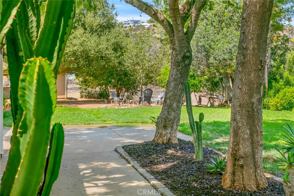 11525 Manzanita Lakeside, CA 92040