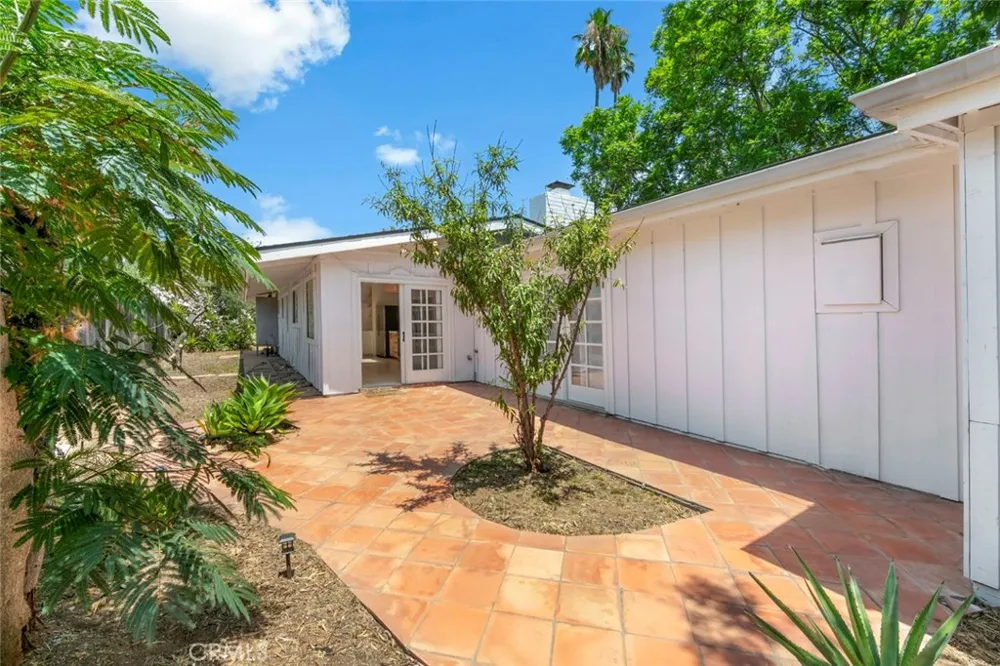 11525 Manzanita Lakeside, CA 92040