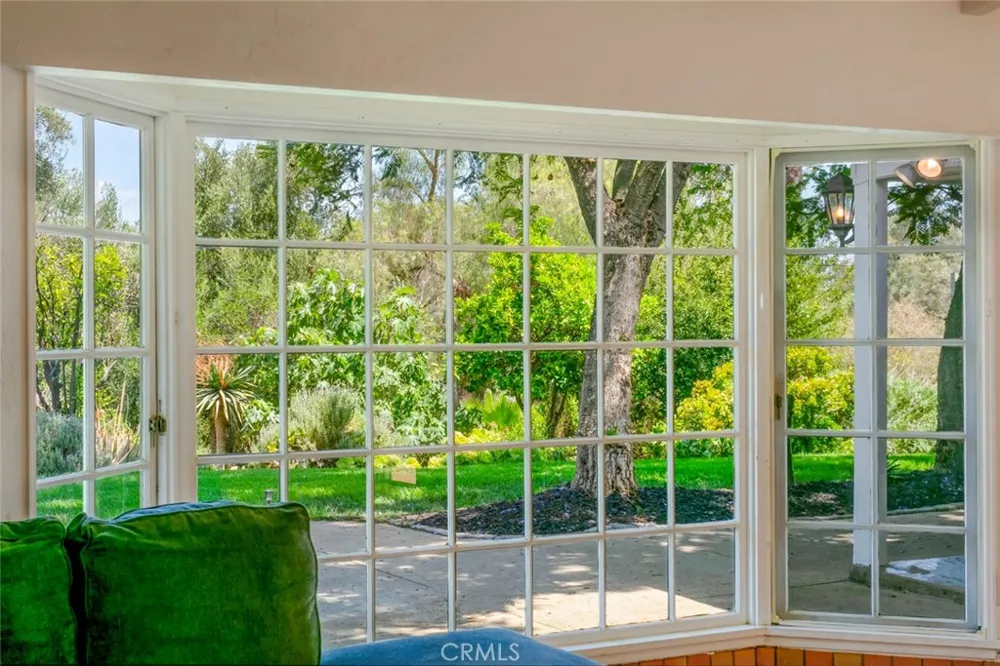11525 Manzanita Lakeside, CA 92040