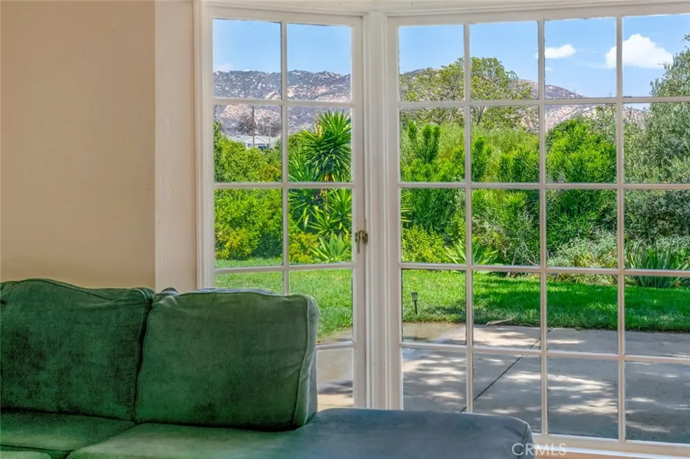 11525 Manzanita Lakeside, CA 92040
