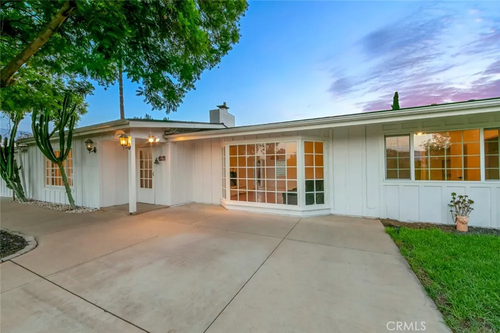 11525 Manzanita Lakeside, CA 92040