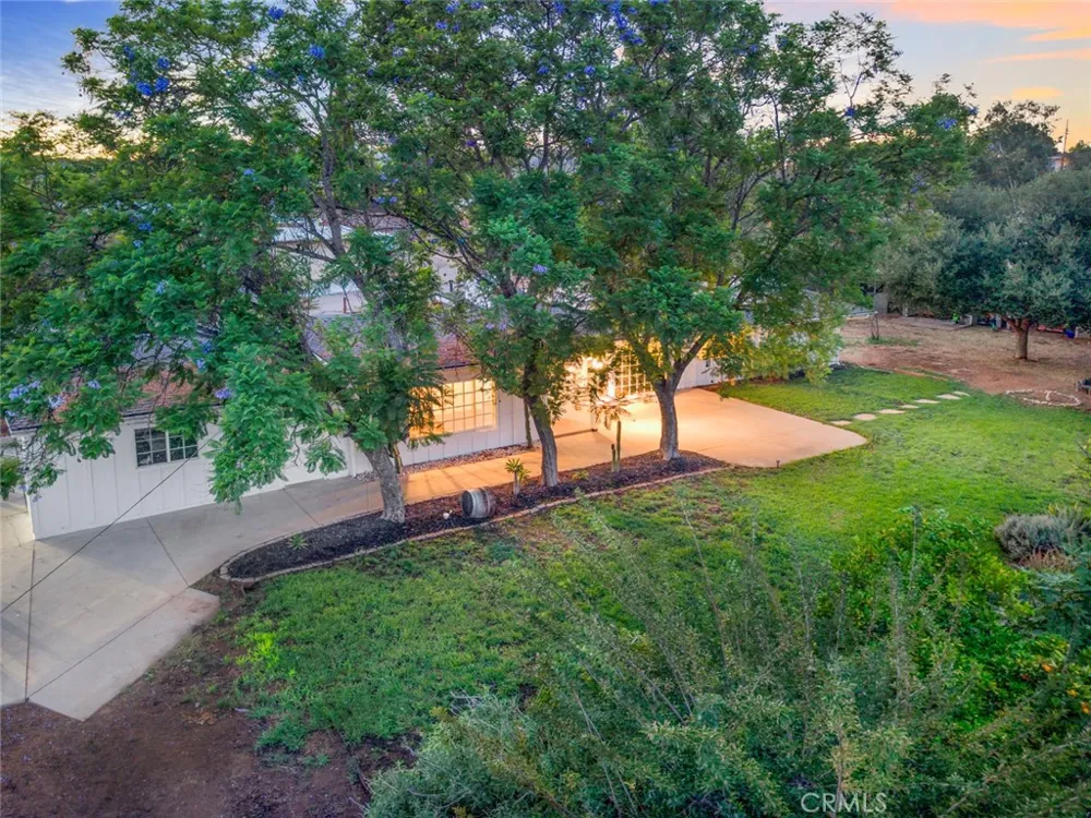 11525 Manzanita Lakeside, CA 92040