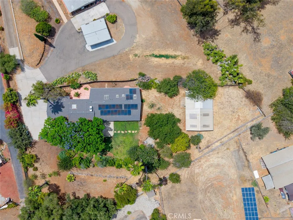 11525 Manzanita Lakeside, CA 92040