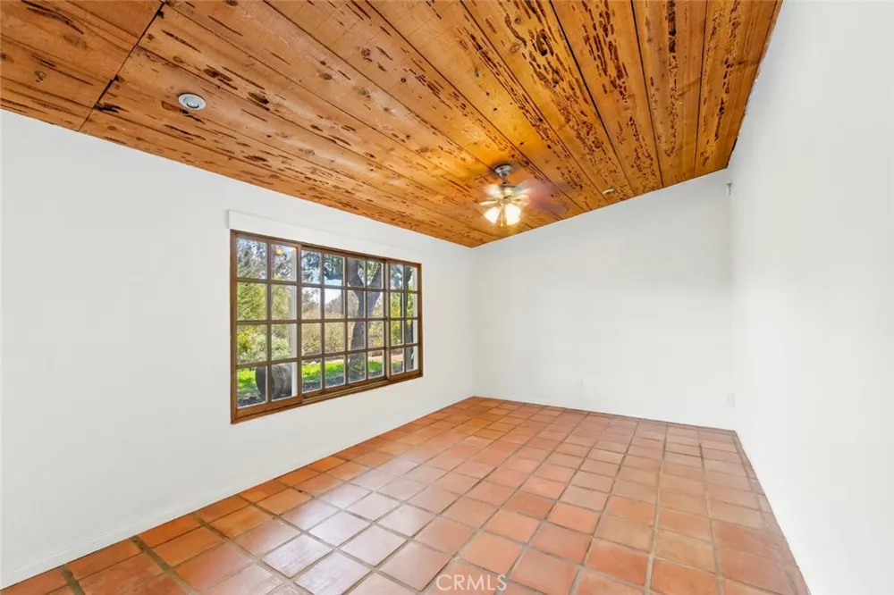 11525 Manzanita Lakeside, CA 92040