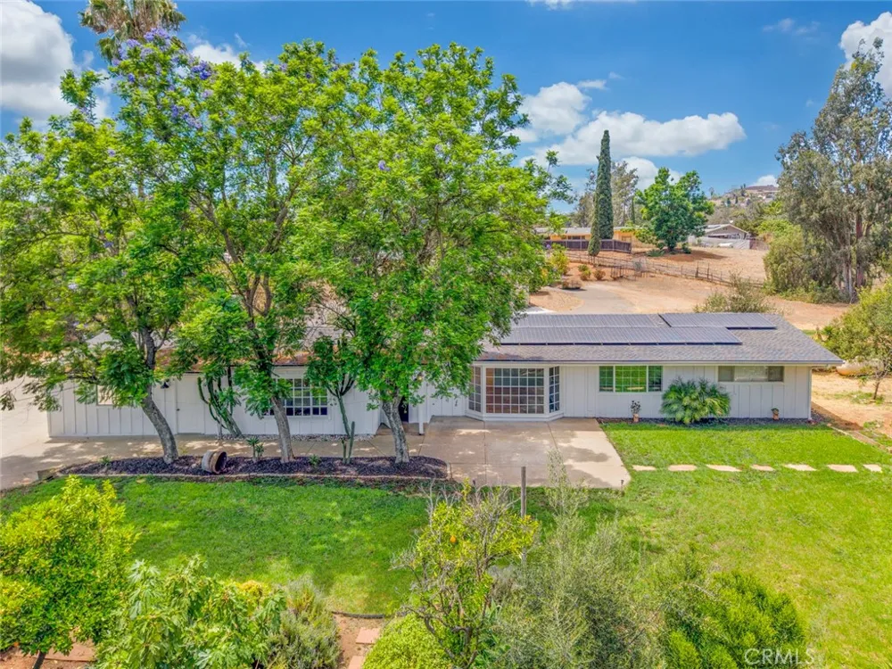 11525 Manzanita Lakeside, CA 92040