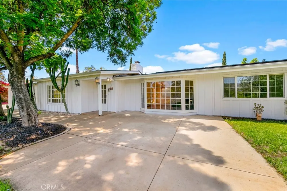 11525 Manzanita Lakeside, CA 92040