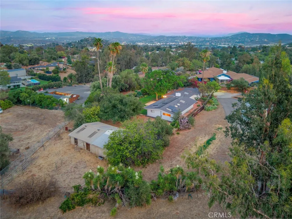 11525 Manzanita Lakeside, CA 92040