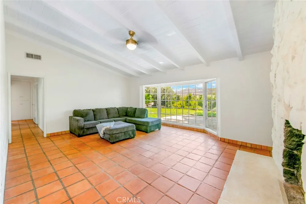 11525 Manzanita Lakeside, CA 92040
