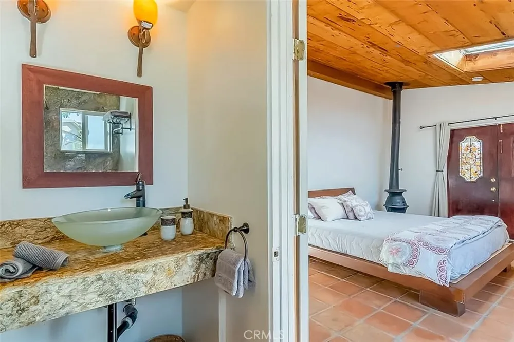 11525 Manzanita Lakeside, CA 92040