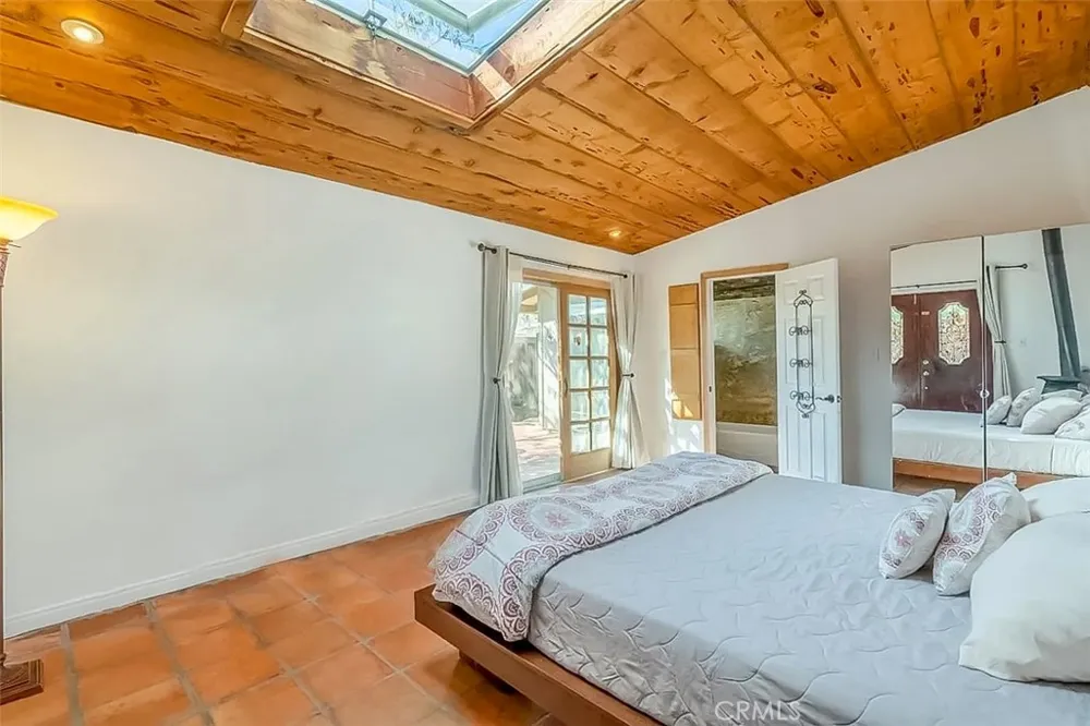 11525 Manzanita Lakeside, CA 92040