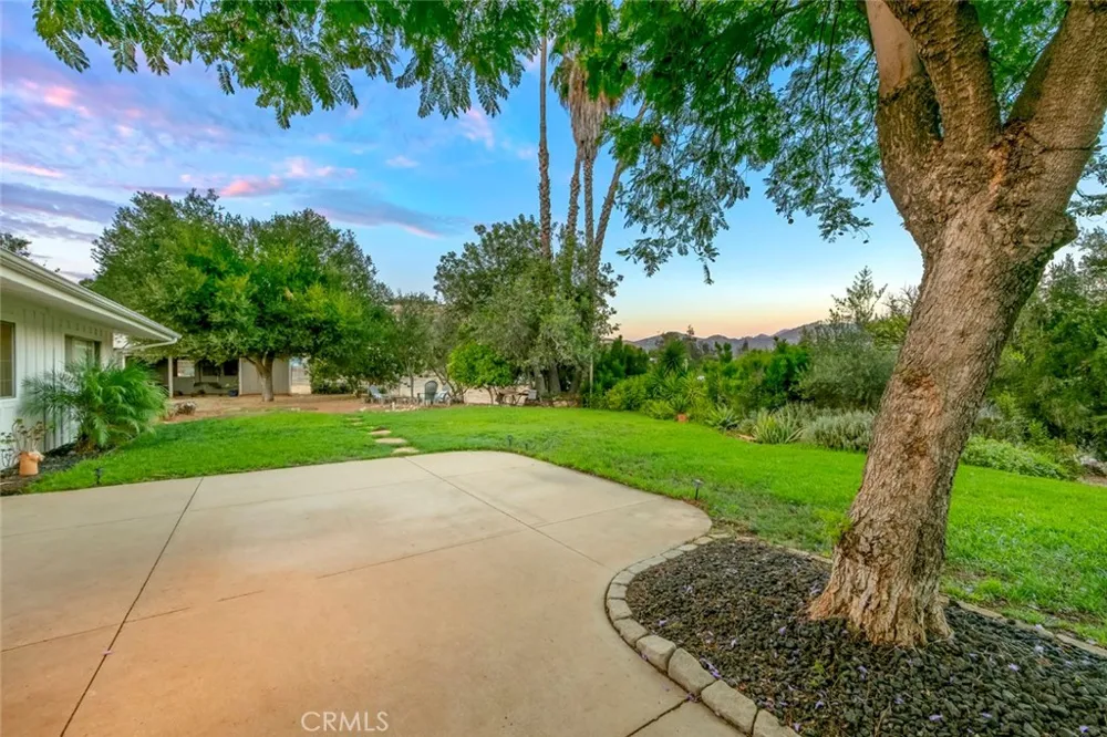 11525 Manzanita Lakeside, CA 92040