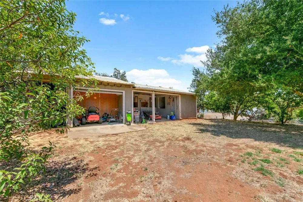 11525 Manzanita Lakeside, CA 92040