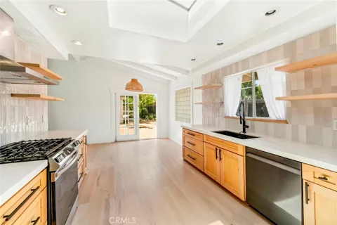 11525 Manzanita