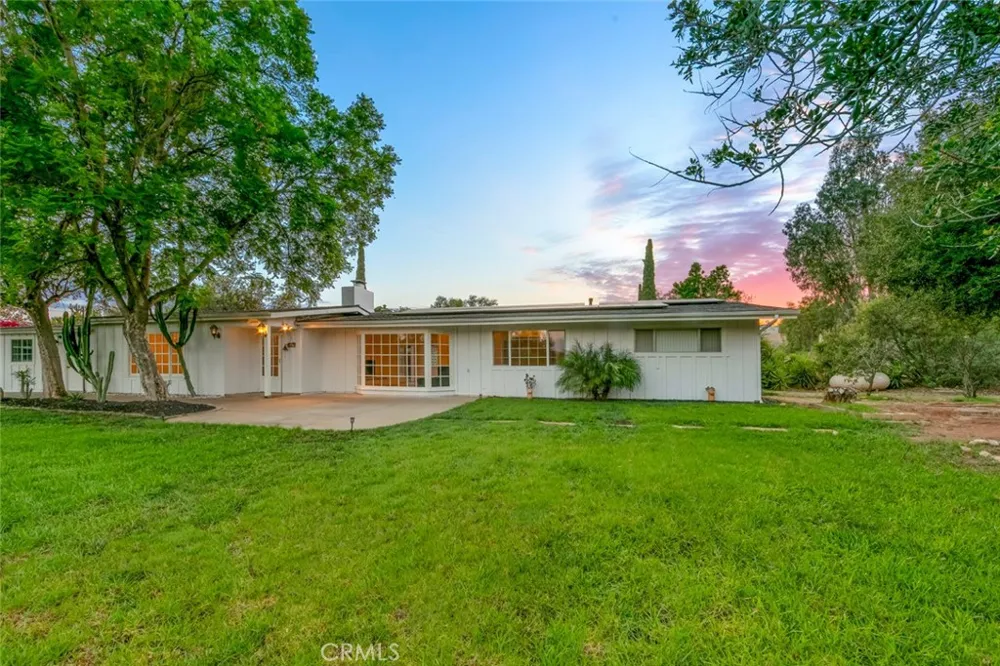11525 Manzanita Lakeside, CA 92040