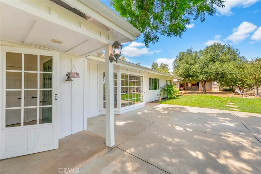 11525 Manzanita Lakeside, CA 92040